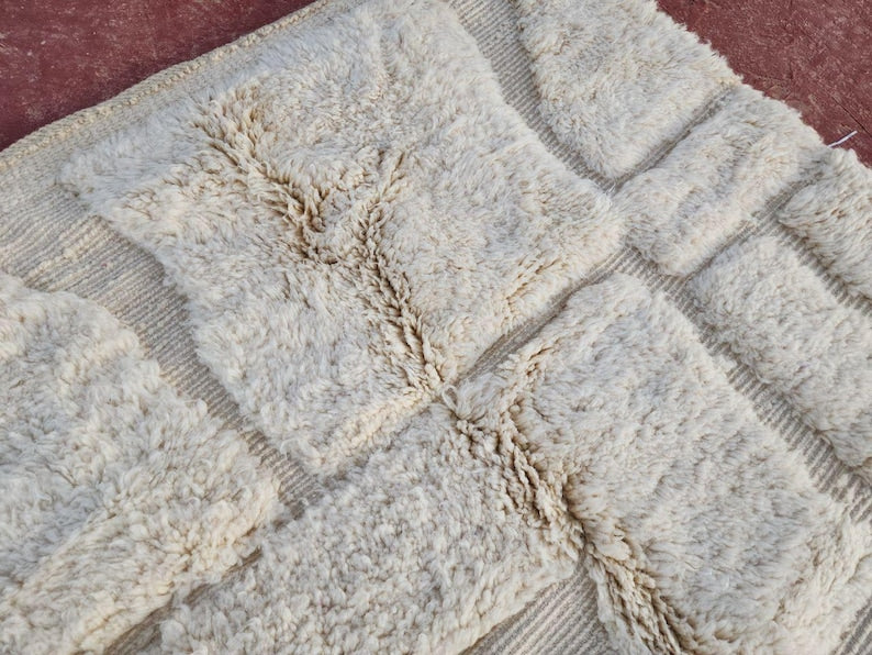 Tapis Marocain Traditionnel Fait Main 250 × 150 cm – Tissage Artisanal Authentique IZRI