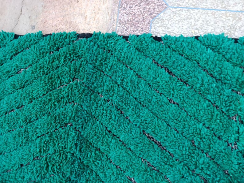 Tapis Traditionnel Marocain 250 × 150 cm – Pièce Unique Fait Main IZRI