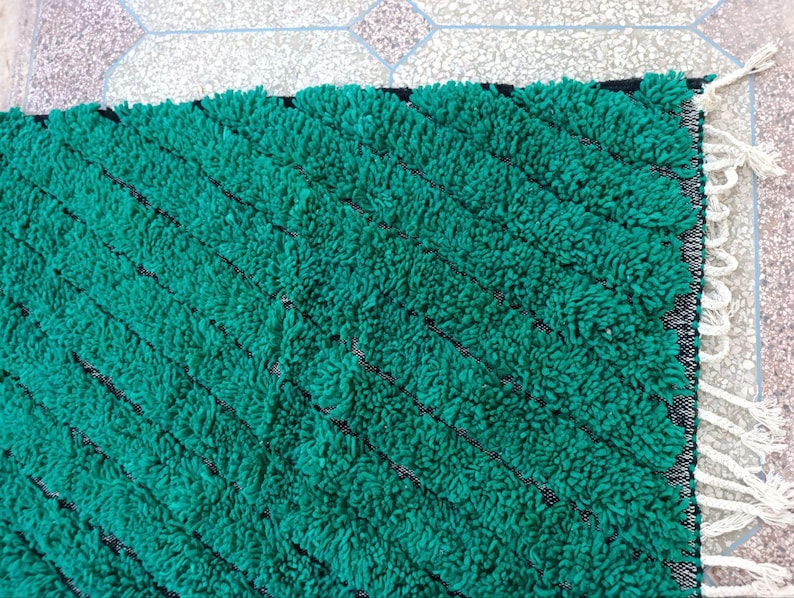 Tapis Traditionnel Marocain 250 × 150 cm – Pièce Unique Fait Main IZRI