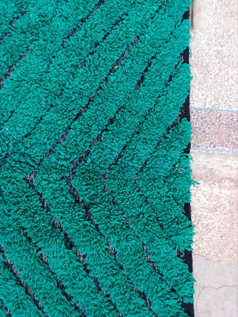 Tapis Traditionnel Marocain 250 × 150 cm – Pièce Unique Fait Main IZRI