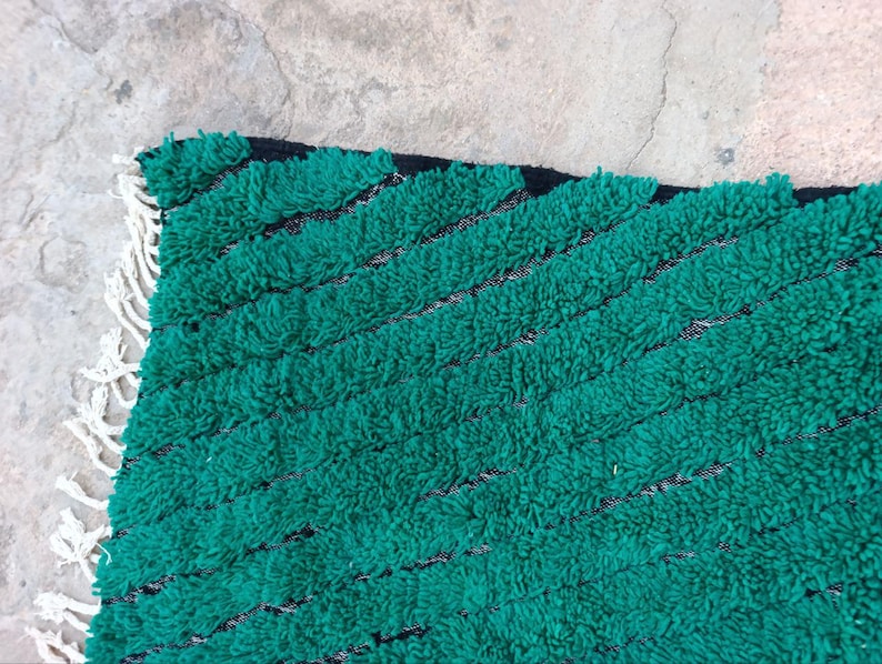Tapis Traditionnel Marocain 250 × 150 cm – Pièce Unique Fait Main IZRI