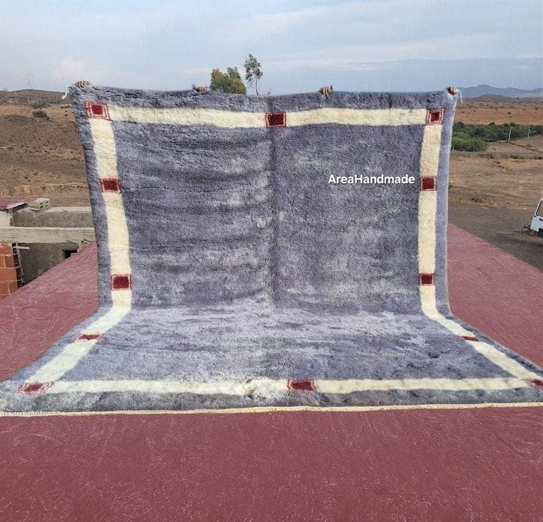 Tapis Marocain Traditionnel Fait Main 250 × 150 cm – Tissage Artisanal Authentique IZRI