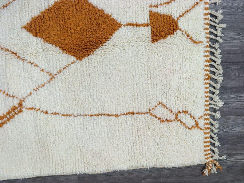 Grand Tapis Berbère Marocain Fait Main 250 × 150 cm – Artisanat Traditionnel IZRI
