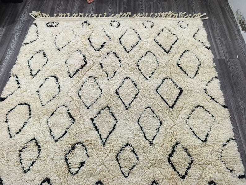Grand Tapis Berbère Marocain Fait Main 250 × 150 cm – Artisanat Traditionnel IZRI