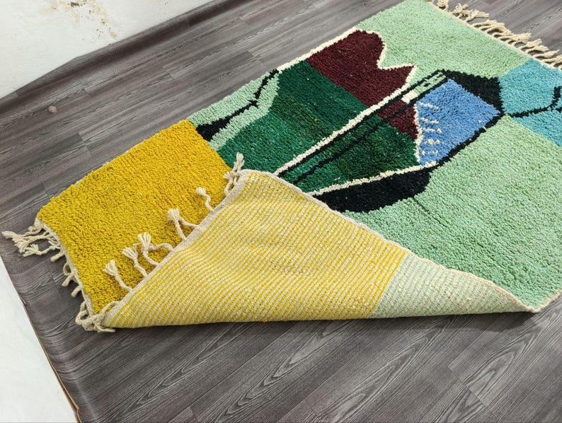 Grand Tapis Berbère Marocain Fait Main 250 × 150 cm – Artisanat Traditionnel IZRI