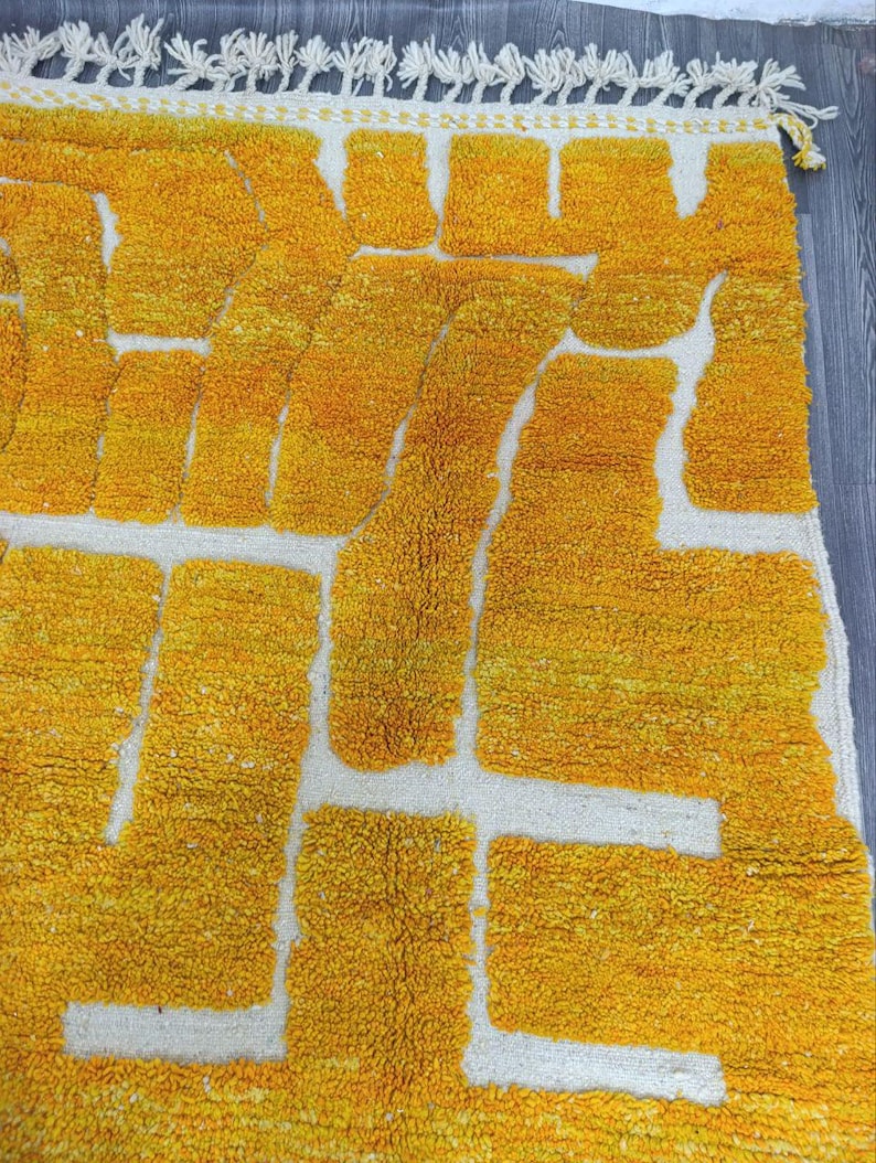 Tapis Marocain Traditionnel Fait Main 250 × 150 cm – Tissage Artisanal Authentique IZRI