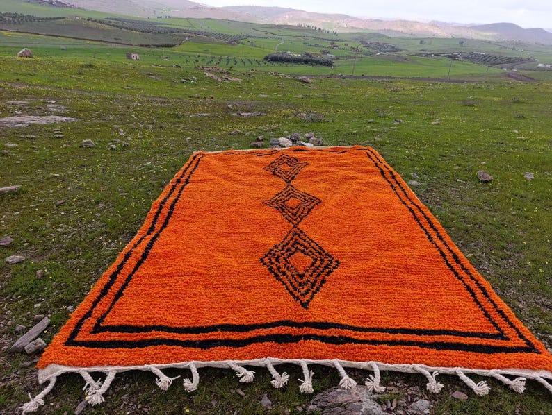 Tapis Marocain Traditionnel Fait Main 250 × 150 cm – Tissage Artisanal Authentique IZRI