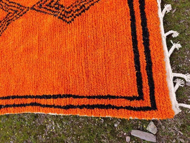 Tapis Marocain Traditionnel Fait Main 250 × 150 cm – Tissage Artisanal Authentique IZRI