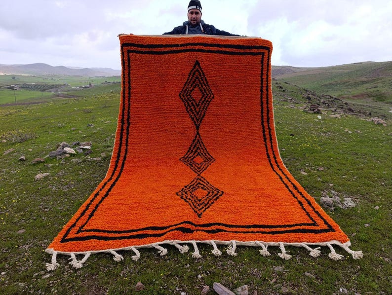 Tapis Marocain Traditionnel Fait Main 250 × 150 cm – Tissage Artisanal Authentique IZRI