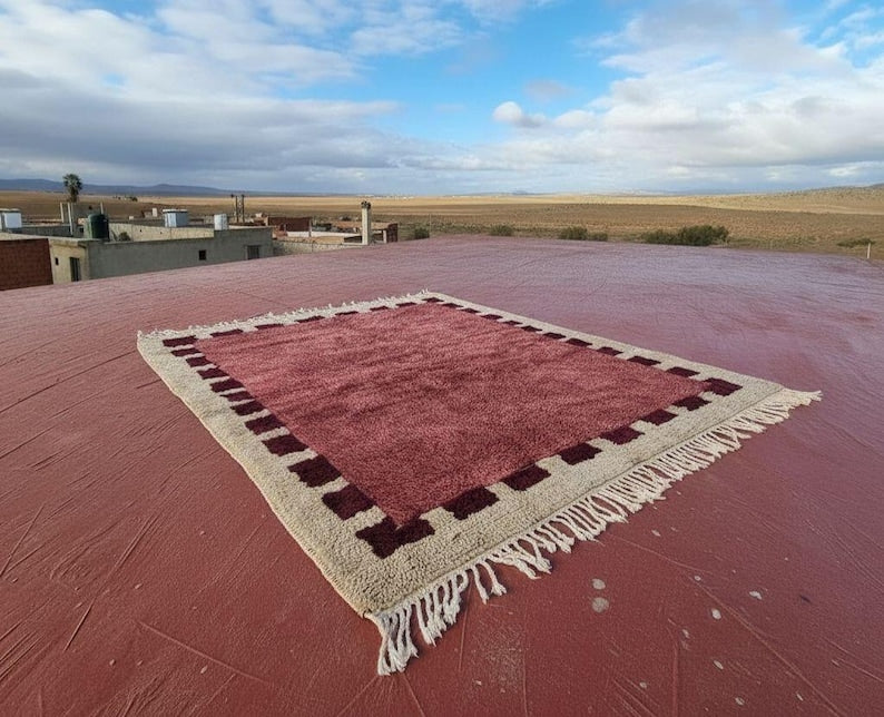 Tapis Marocain Artisanal 250 × 150 cm – Laine Tissée à la Main – Style Traditionnel IZRI