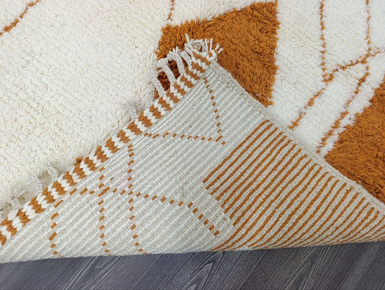 Grand Tapis Berbère Marocain Fait Main 250 × 150 cm – Artisanat Traditionnel IZRI