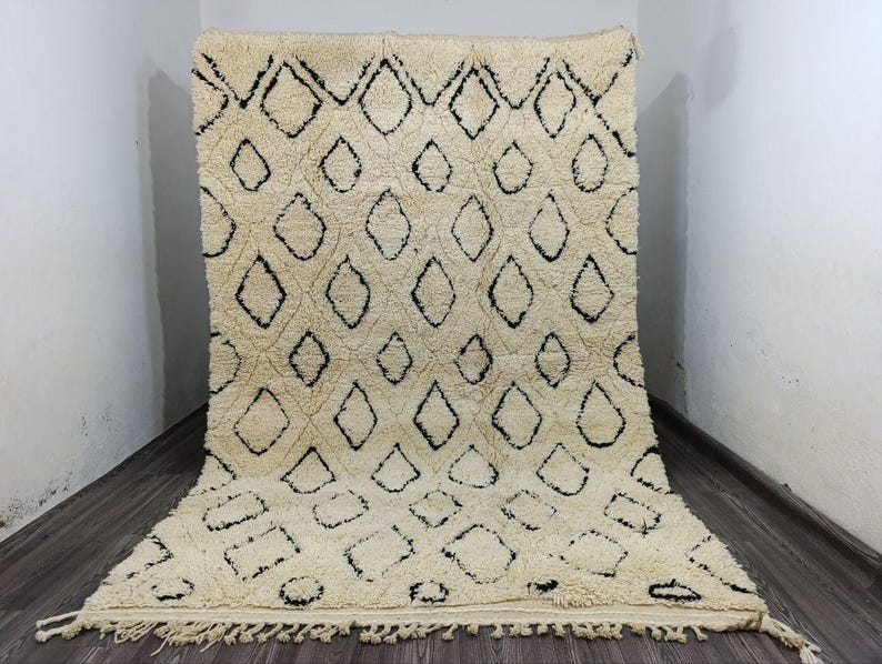 Grand Tapis Berbère Marocain Fait Main 250 × 150 cm – Artisanat Traditionnel IZRI
