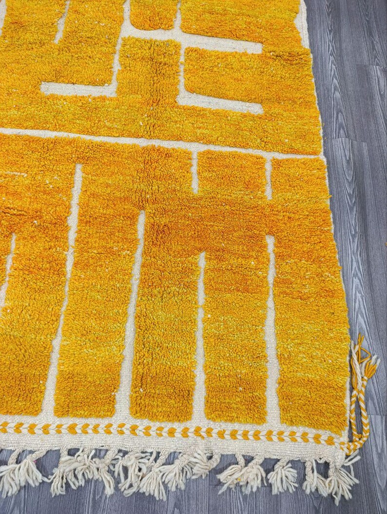 Tapis Marocain Traditionnel Fait Main 250 × 150 cm – Tissage Artisanal Authentique IZRI