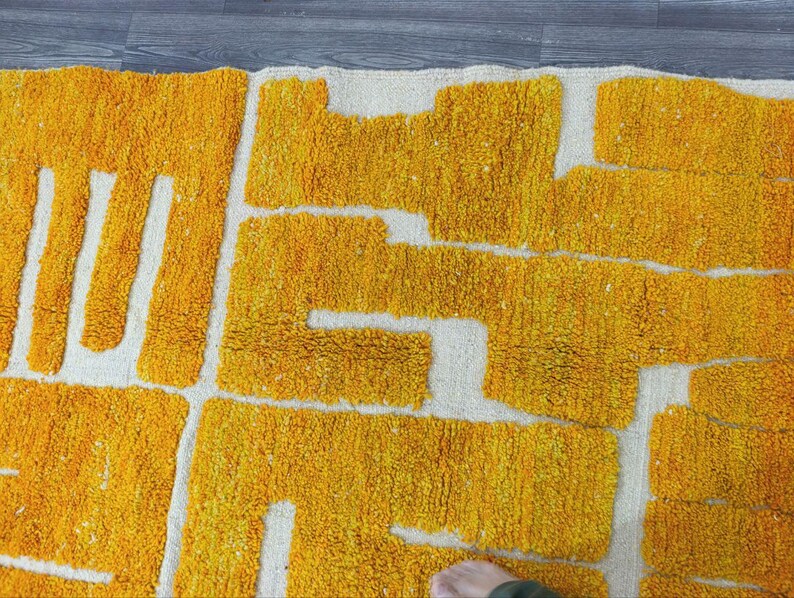 Tapis Marocain Traditionnel Fait Main 250 × 150 cm – Tissage Artisanal Authentique IZRI