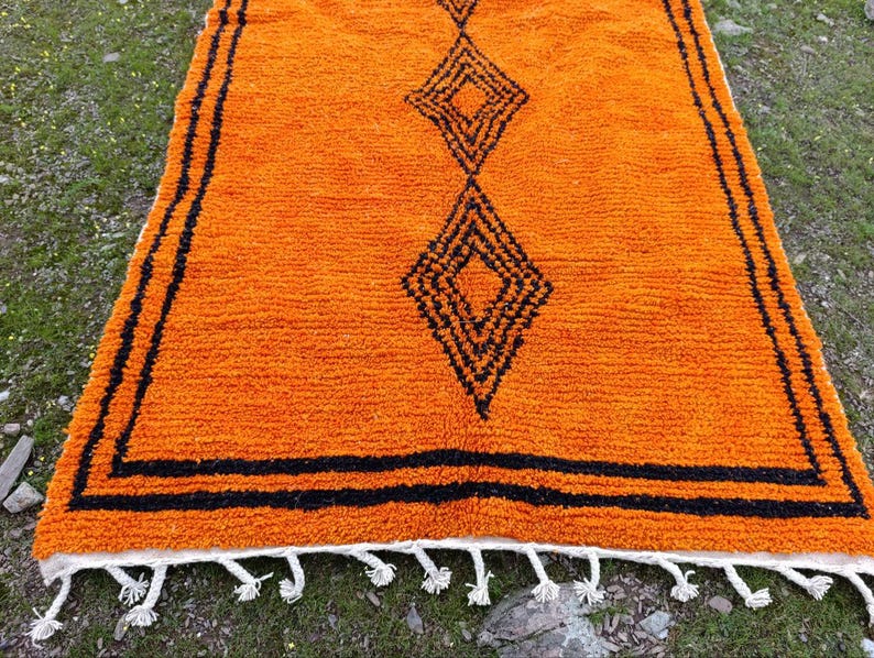 Tapis Marocain Traditionnel Fait Main 250 × 150 cm – Tissage Artisanal Authentique IZRI