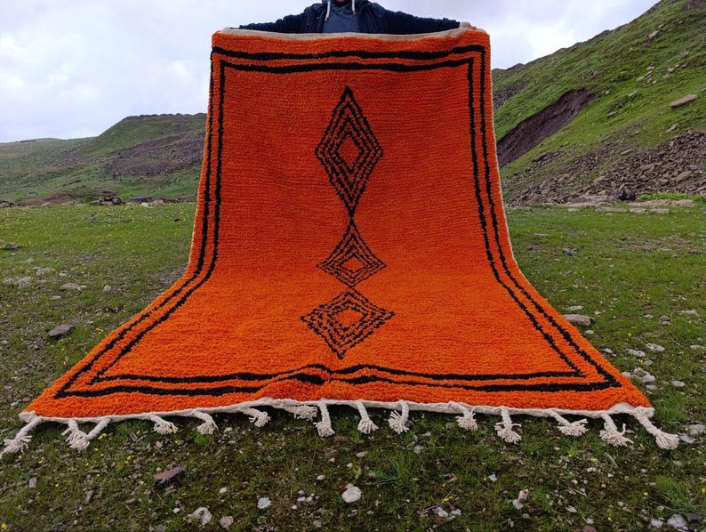 Tapis Marocain Traditionnel Fait Main 250 × 150 cm – Tissage Artisanal Authentique IZRI