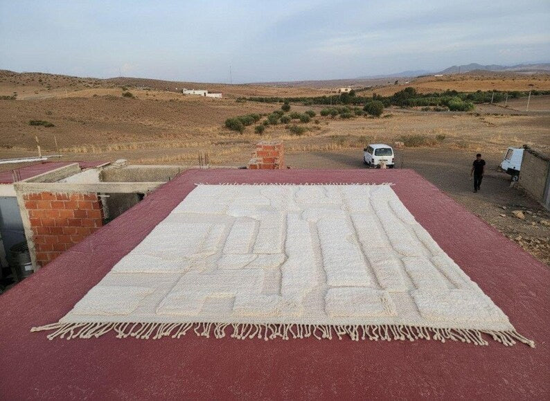 Tapis Marocain Traditionnel Fait Main 250 × 150 cm – Tissage Artisanal Authentique IZRI