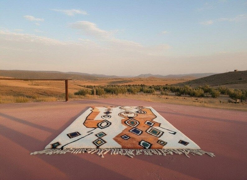 Tapis Marocain Artisanal 250 × 150 cm – Laine Tissée à la Main – Style Traditionnel IZRI