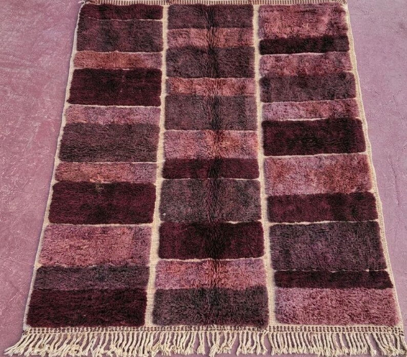 Tapis Marocain Artisanal 250 × 150 cm – Laine Tissée à la Main – Style Traditionnel IZRI
