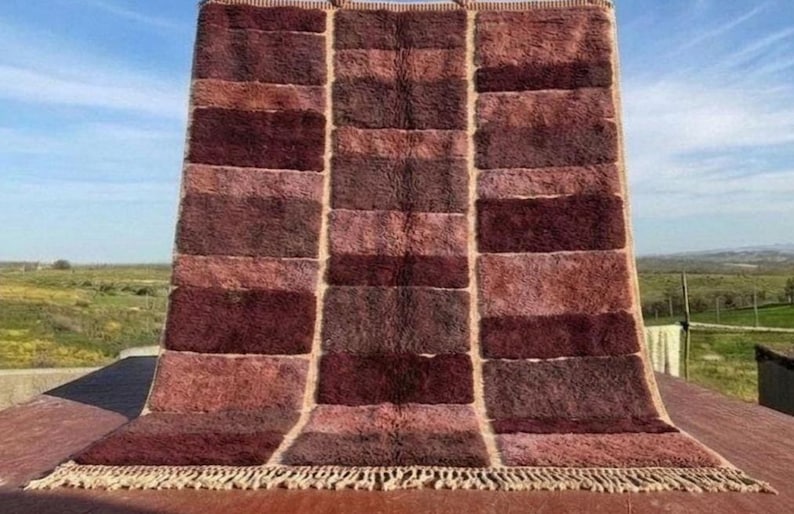 Tapis Marocain Artisanal 250 × 150 cm – Laine Tissée à la Main – Style Traditionnel IZRI