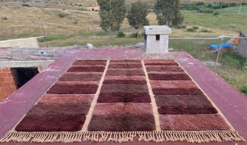 Tapis Marocain Artisanal 250 × 150 cm – Laine Tissée à la Main – Style Traditionnel IZRI
