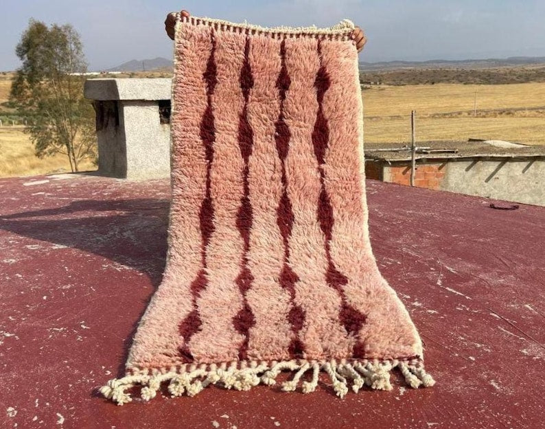 Tapis Marocain Traditionnel Fait Main 250 × 150 cm – Tissage Artisanal Authentique IZRI