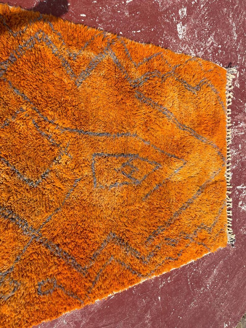 Tapis Marocain Artisanal 250 × 150 cm – Laine Tissée à la Main – Style Traditionnel IZRI