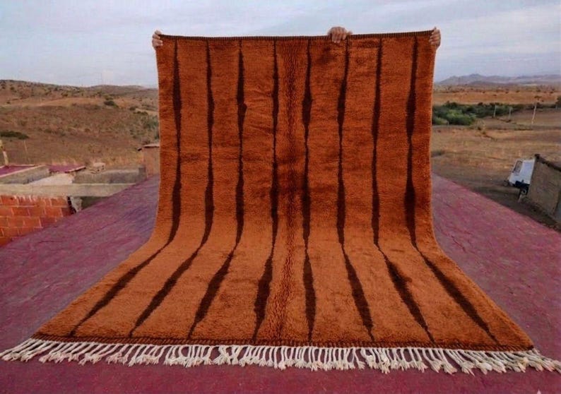 Grand Tapis Berbère Marocain Fait Main 250 × 150 cm – Artisanat Traditionnel IZRI