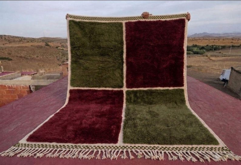Tapis Marocain Artisanal 250 × 150 cm – Laine Tissée à la Main – Style Traditionnel IZRI