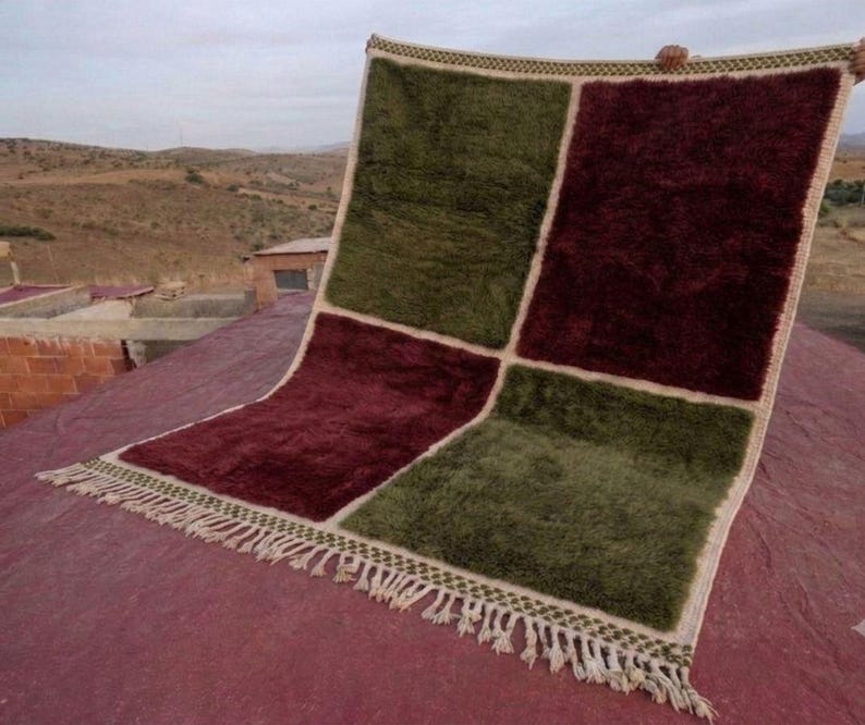 Tapis Marocain Artisanal 250 × 150 cm – Laine Tissée à la Main – Style Traditionnel IZRI