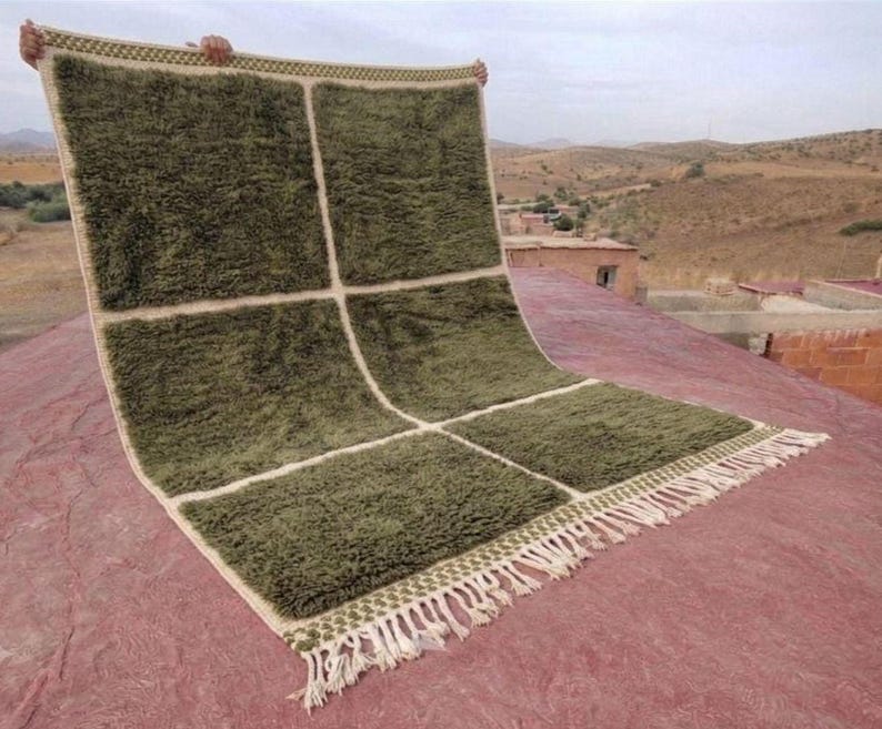 Tapis Marocain Artisanal 250 × 150 cm – Laine Tissée à la Main – Style Traditionnel IZRI