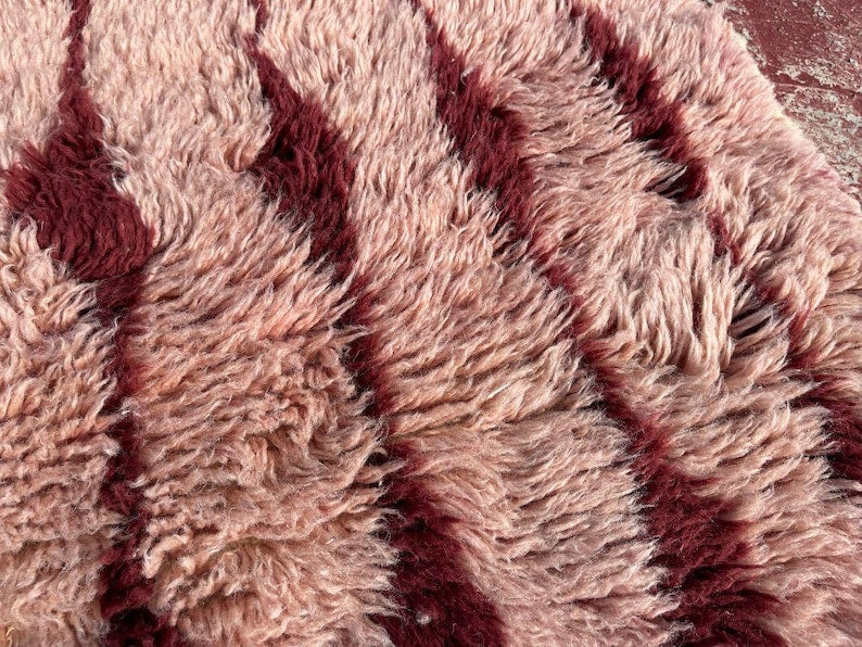 Tapis Marocain Traditionnel Fait Main 250 × 150 cm – Tissage Artisanal Authentique IZRI