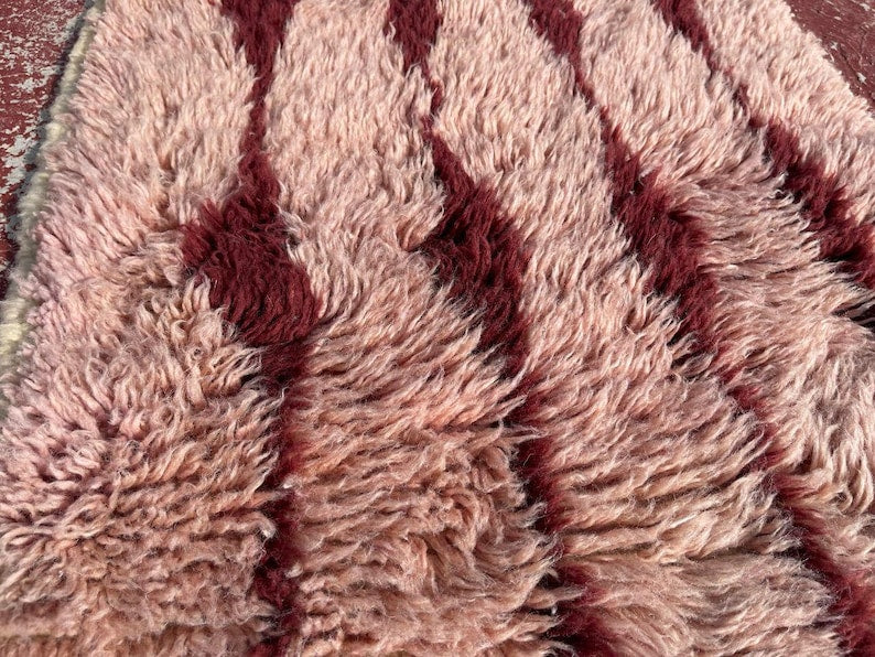 Tapis Marocain Traditionnel Fait Main 250 × 150 cm – Tissage Artisanal Authentique IZRI