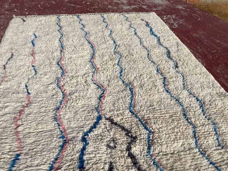 Tapis Marocain Traditionnel Fait Main 250 × 150 cm – Tissage Artisanal Authentique IZRI