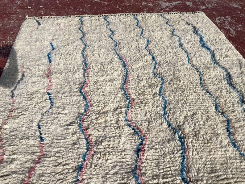 Tapis Marocain Traditionnel Fait Main 250 × 150 cm – Tissage Artisanal Authentique IZRI