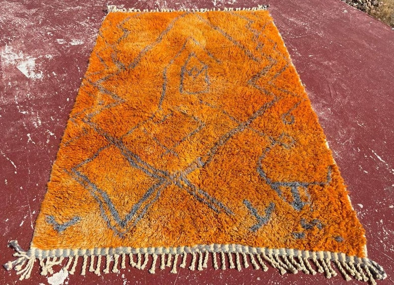 Tapis Marocain Artisanal 250 × 150 cm – Laine Tissée à la Main – Style Traditionnel IZRI