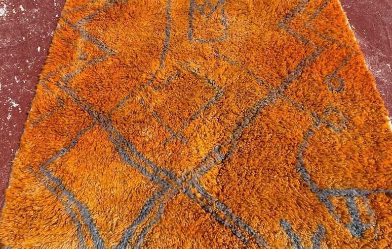 Tapis Marocain Artisanal 250 × 150 cm – Laine Tissée à la Main – Style Traditionnel IZRI