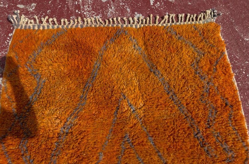 Tapis Marocain Artisanal 250 × 150 cm – Laine Tissée à la Main – Style Traditionnel IZRI