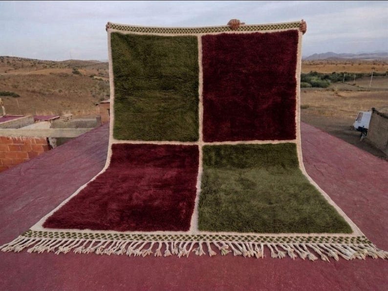 Tapis Marocain Artisanal 250 × 150 cm – Laine Tissée à la Main – Style Traditionnel IZRI