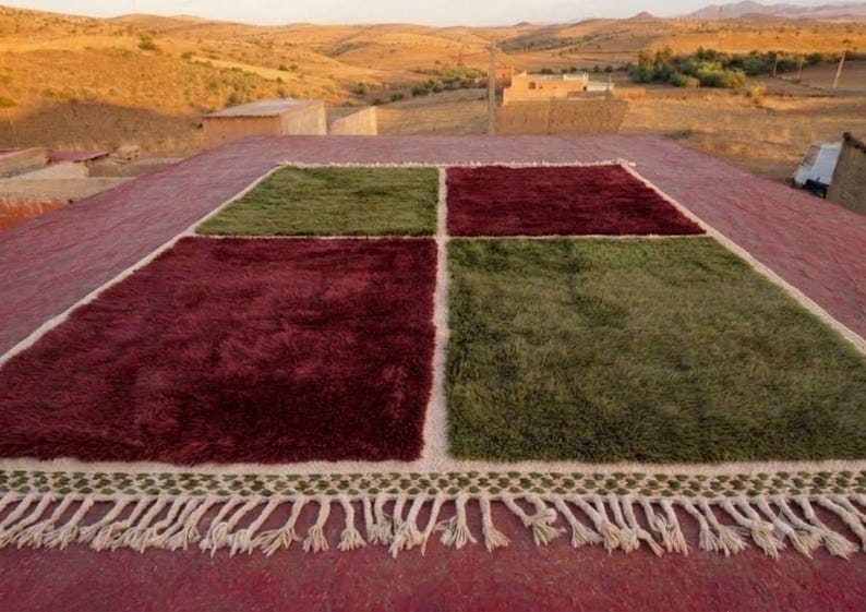 Tapis Marocain Artisanal 250 × 150 cm – Laine Tissée à la Main – Style Traditionnel IZRI