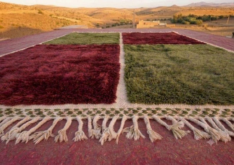 Tapis Marocain Artisanal 250 × 150 cm – Laine Tissée à la Main – Style Traditionnel IZRI
