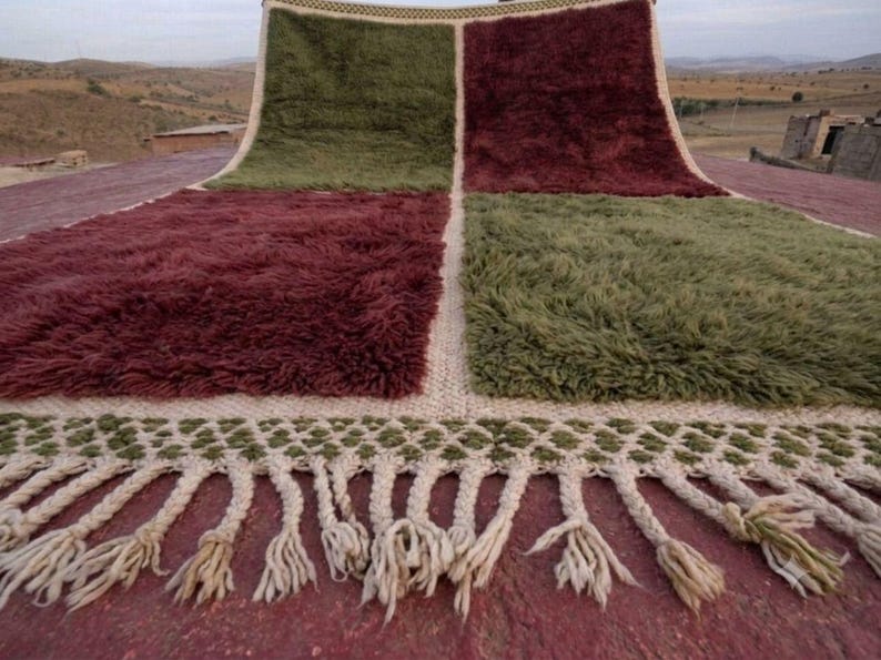 Tapis Marocain Artisanal 250 × 150 cm – Laine Tissée à la Main – Style Traditionnel IZRI