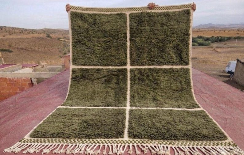 Tapis Marocain Artisanal 250 × 150 cm – Laine Tissée à la Main – Style Traditionnel IZRI