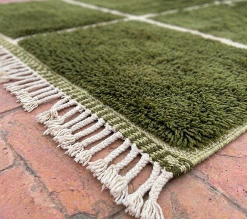Tapis Marocain Artisanal 250 × 150 cm – Laine Tissée à la Main – Style Traditionnel IZRI