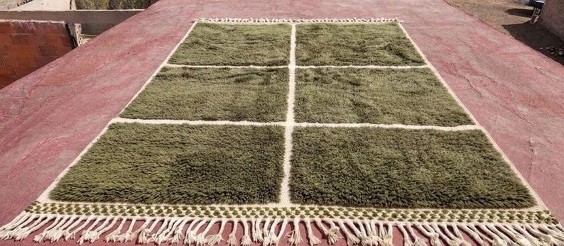 Tapis Marocain Artisanal 250 × 150 cm – Laine Tissée à la Main – Style Traditionnel IZRI